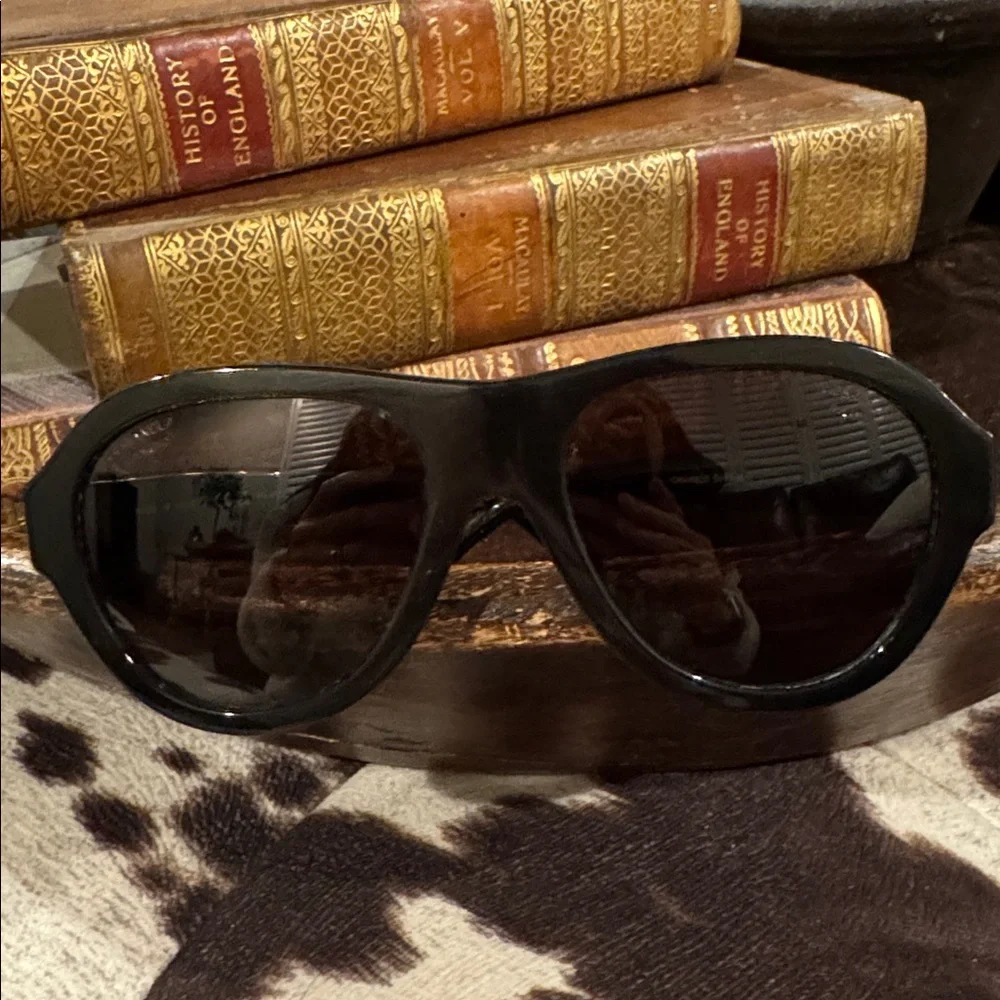 Chanel Pilot Polarized aviator sunglasses in quilted leather case - Picture 7 of 14